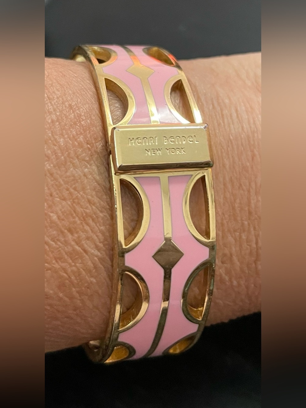 EUC Henri Bendel Pink and Gold Enamel Hinged Bracelet